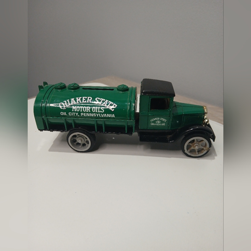 Metal Green Toy Oil TruckHawkeye 1931 made in USA